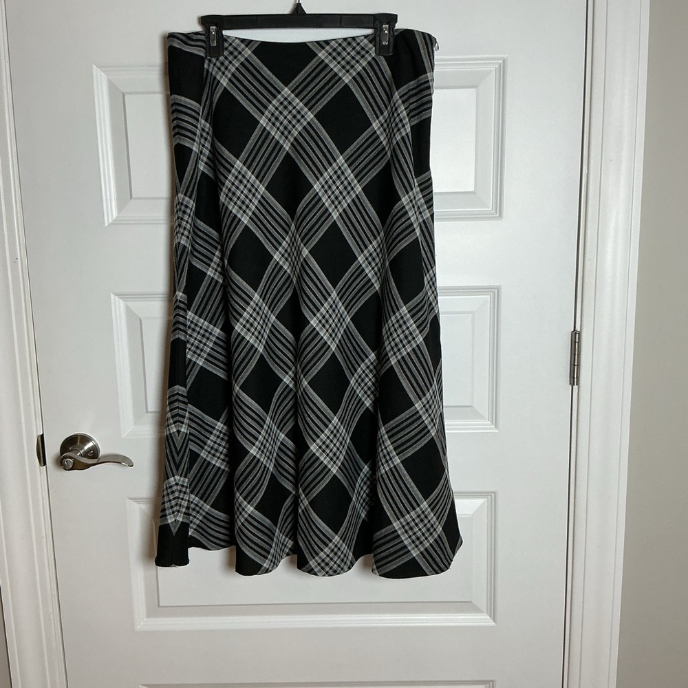 Jones Wear Black and Gray Checkered A-Line Skirt